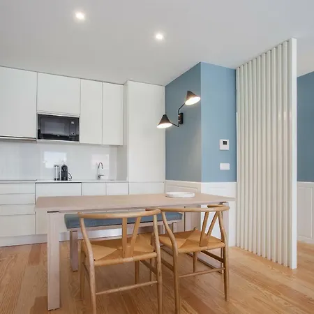 Liiiving In | Downtown Luxury * Porto