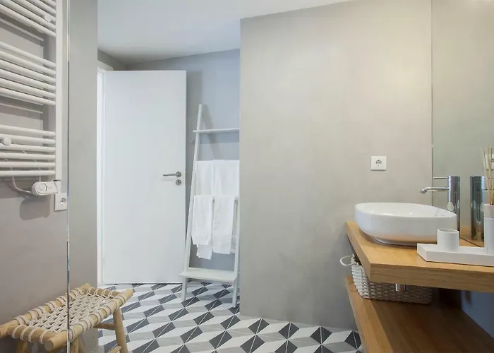 Liiiving In | Downtown Luxury * Porto