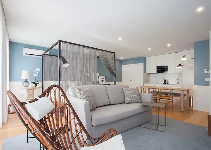 Liiiving In | Downtown Luxury Daire *